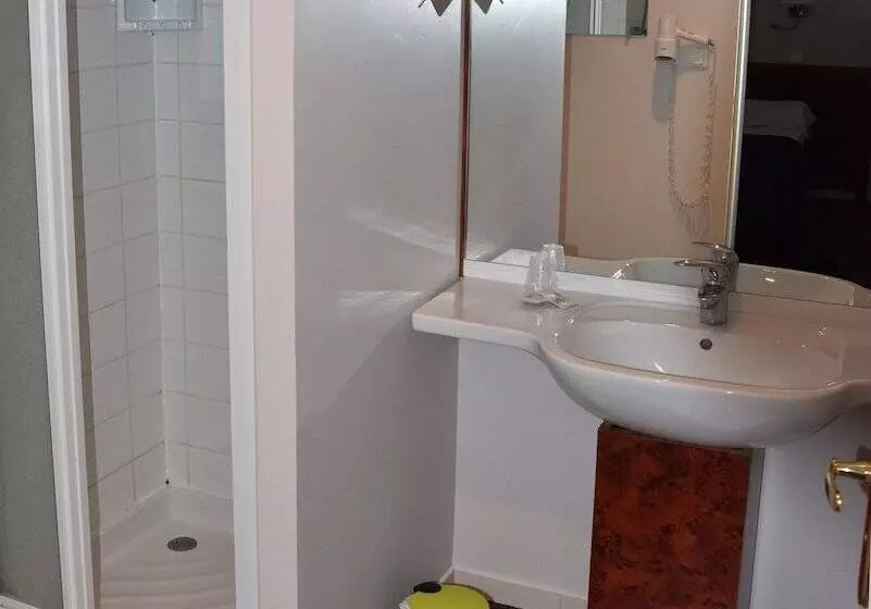 Отель Logis Hôtel Restaurant La Vraine