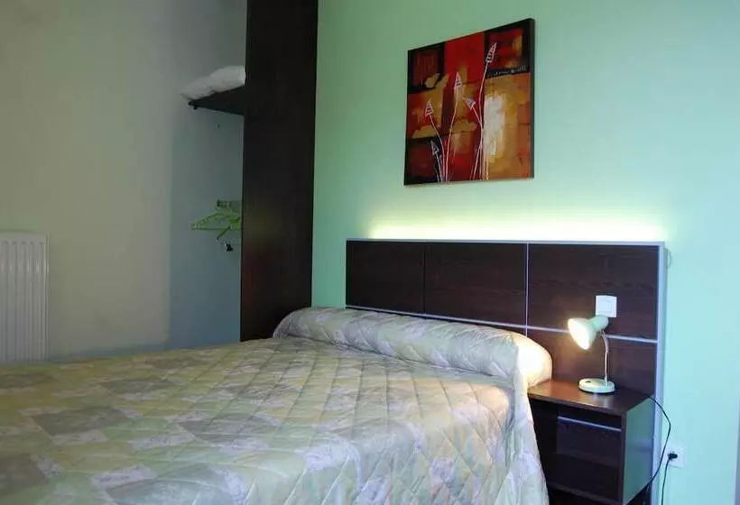 Отель Logis Hôtel Restaurant La Vraine