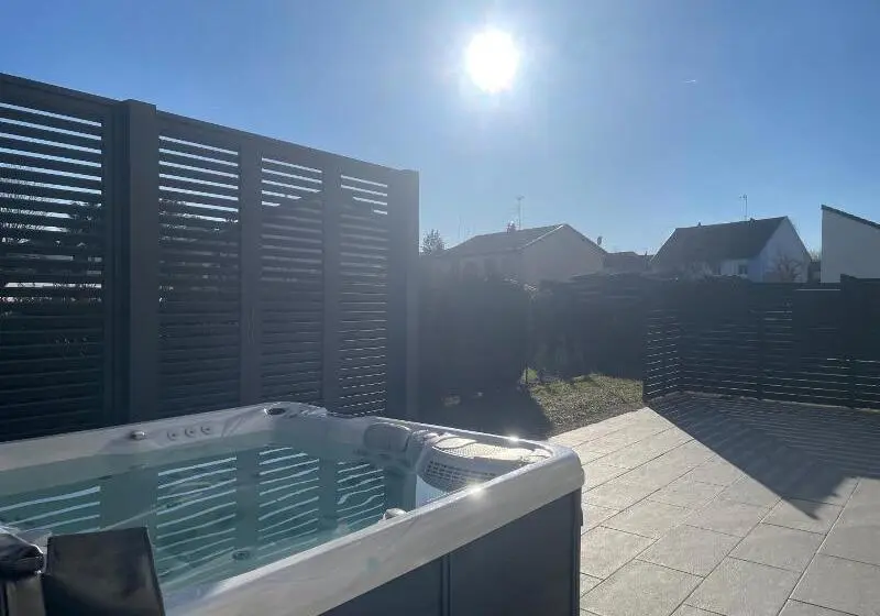 ホテル Logis Hôtel Restaurant La Vraine