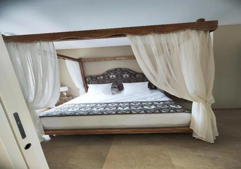 ホテル Logis Hôtel Restaurant La Vraine