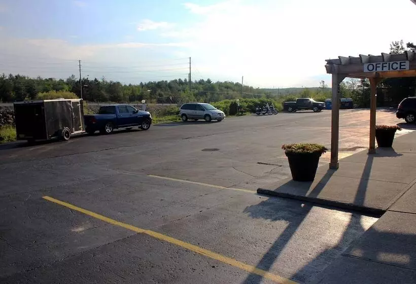 Hotelli Moonlight Inn And Suites Sudbury