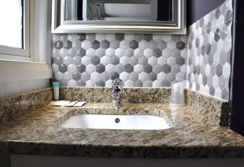 Hotelli Moonlight Inn And Suites Sudbury