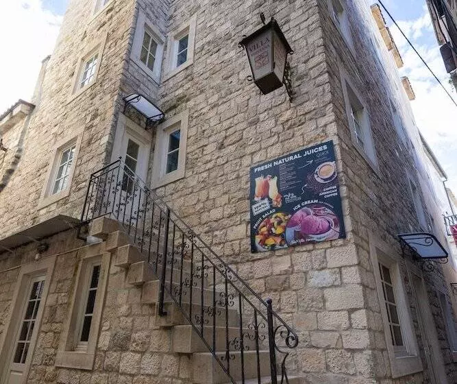 Hotelli Villa Fontana