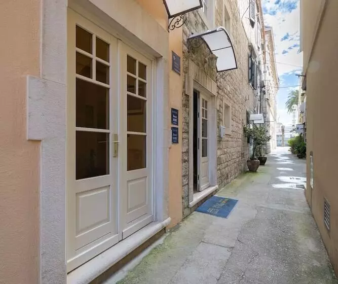 Hotelli Villa Fontana