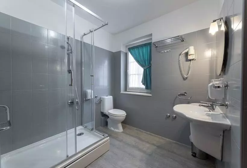 Hotelli Villa Fontana