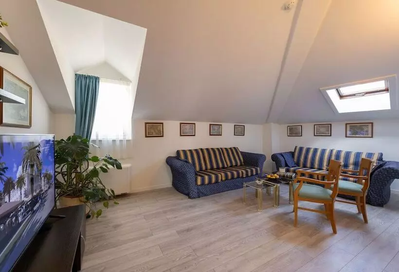 Hotelli Villa Fontana