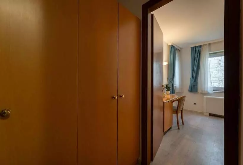 Hotelli Villa Fontana