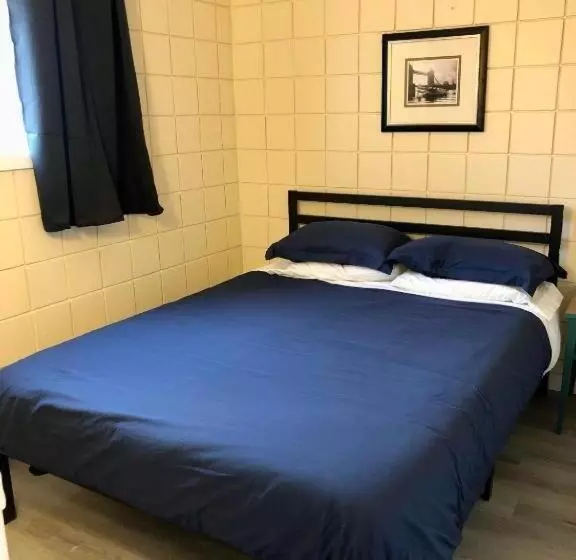 בית מלון כפרי Canterbury Inn