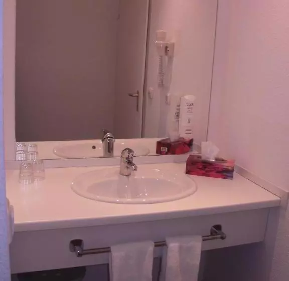 Center Hotel Drive Inn