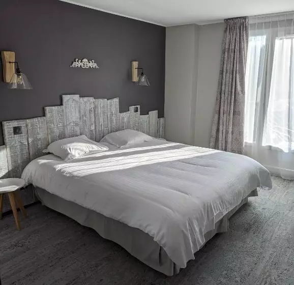 Отель Hôtel De L'ours