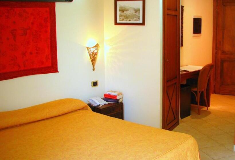 호텔 Il Faro Della Guitgia Tommasino