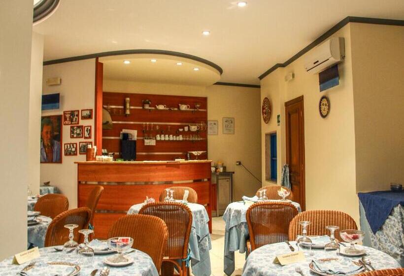 호텔 Il Faro Della Guitgia Tommasino