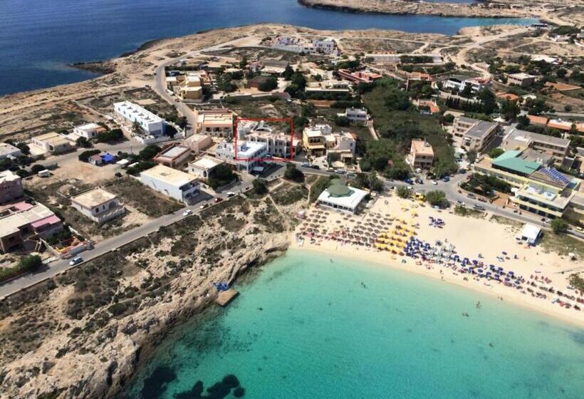 호텔 Il Faro Della Guitgia Tommasino