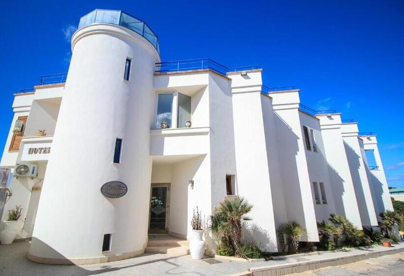 호텔 Il Faro Della Guitgia Tommasino