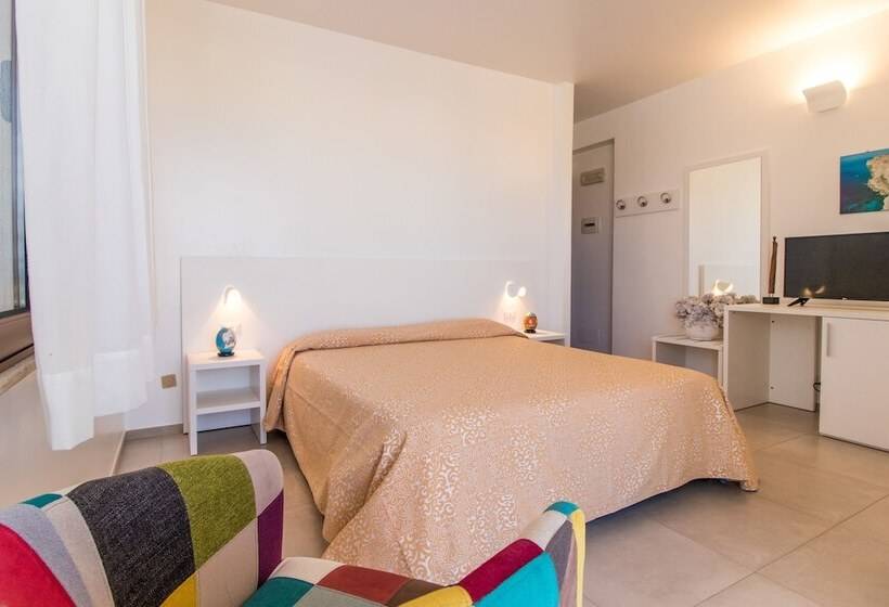 호텔 Il Faro Della Guitgia Tommasino