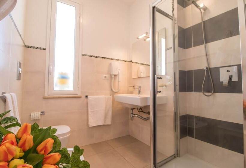 호텔 Il Faro Della Guitgia Tommasino