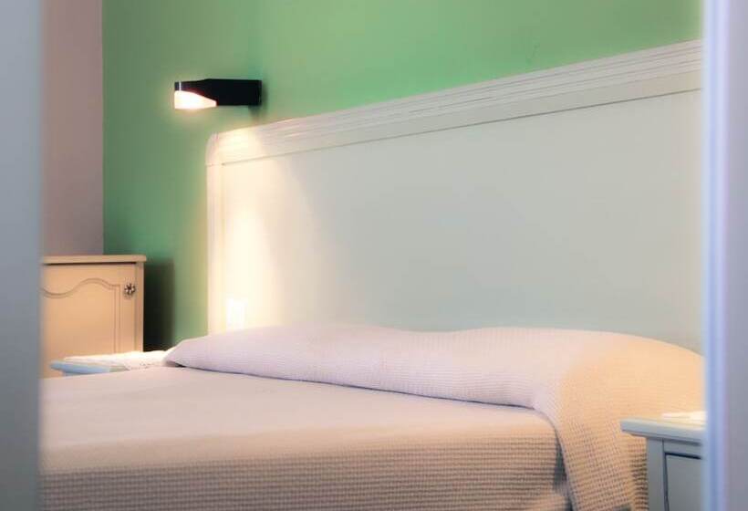 호텔 Il Faro Della Guitgia Tommasino