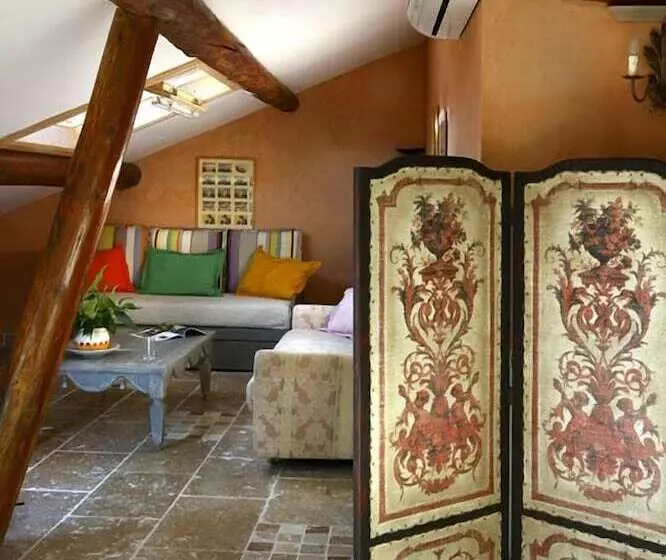 Отель Hôtel Le Mas Des Grès & Restaurant Sous Les Platanes