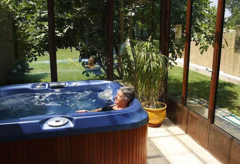 فندق Hôtel Le Mas Des Grès & Restaurant Sous Les Platanes