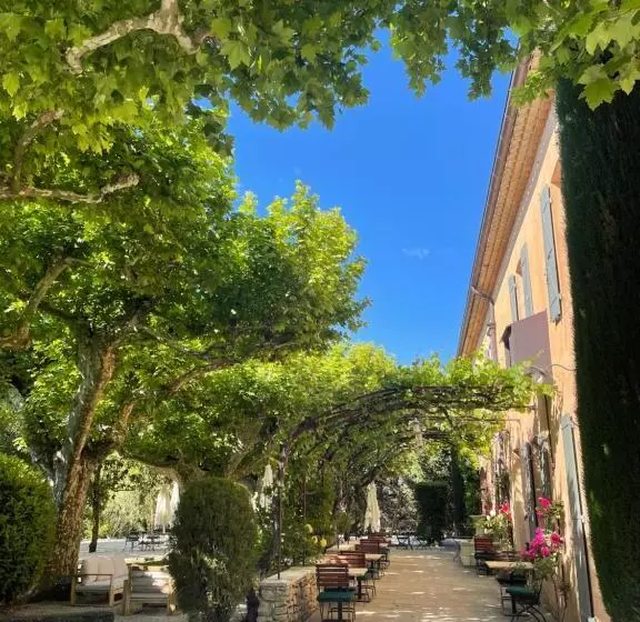 Отель Hôtel Le Mas Des Grès & Restaurant Sous Les Platanes