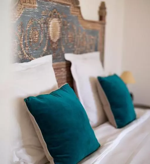 Отель Hôtel Le Mas Des Grès & Restaurant Sous Les Platanes