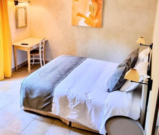 فندق Hôtel Le Mas Des Grès & Restaurant Sous Les Platanes