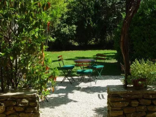 Отель Hôtel Le Mas Des Grès & Restaurant Sous Les Platanes