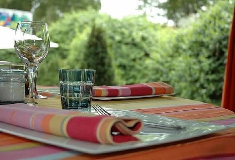 ホテル Logis Au Canard Gourmand