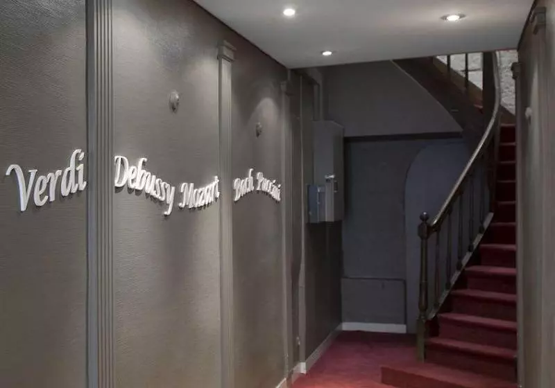 فندق Logis Hôtel Du Théâtre