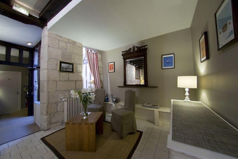 فندق Logis Hôtel Du Théâtre