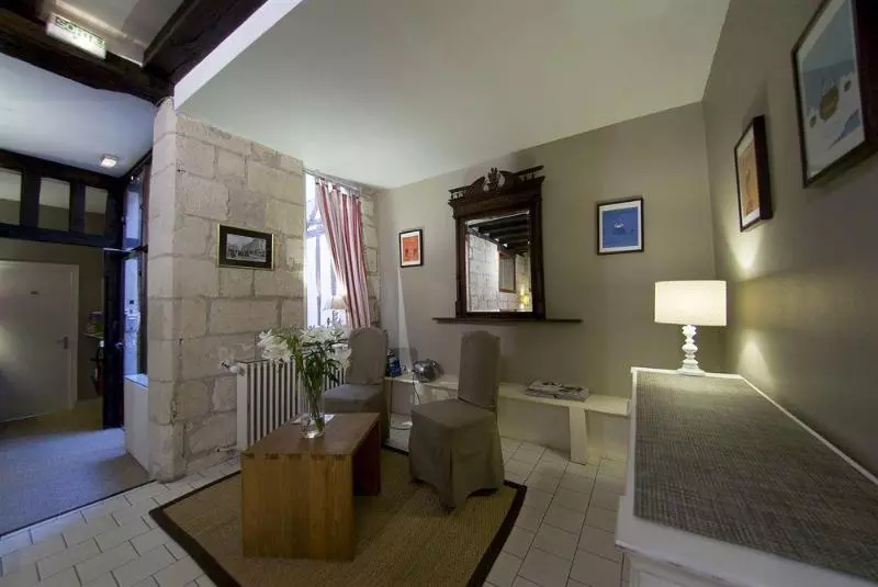 فندق Logis Hôtel Du Théâtre