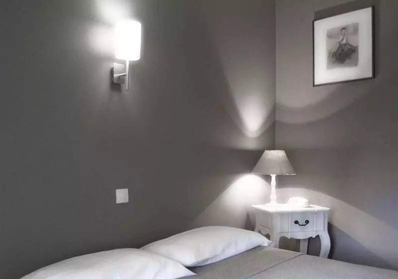 فندق Logis Hôtel Du Théâtre