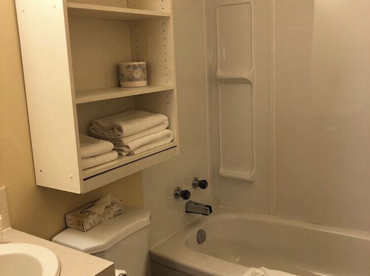 هتل Canterbury Inn