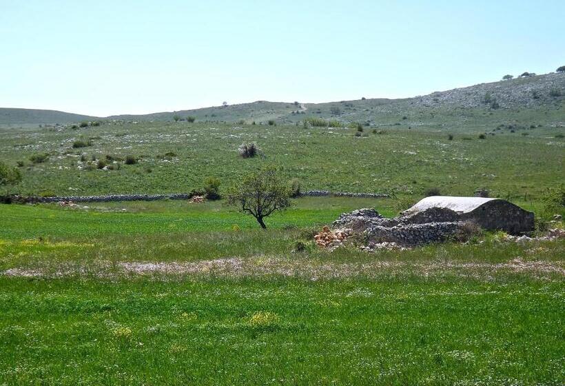 בית מלון כפרי Yria