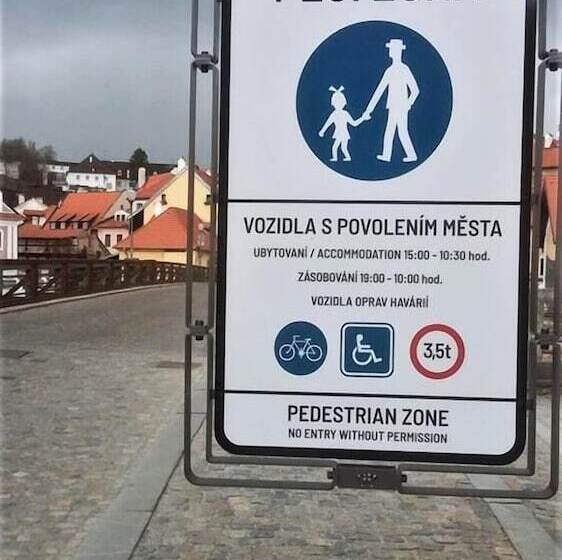 Mini Hotel Abraka & Apartments