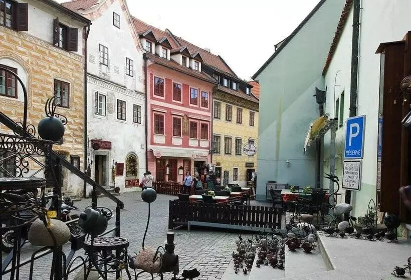 Mini Hotel Abraka & Apartments