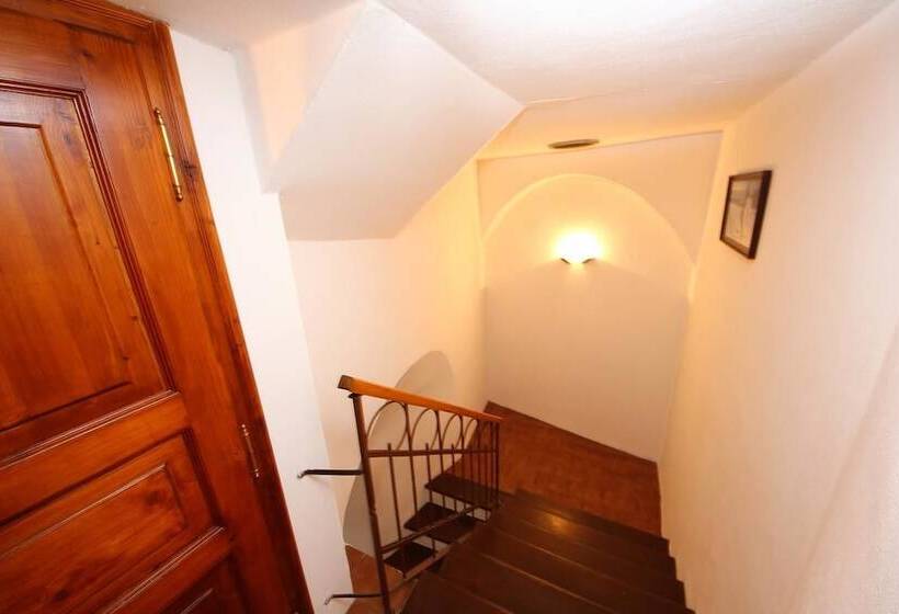 Mini Hotel Abraka & Apartments