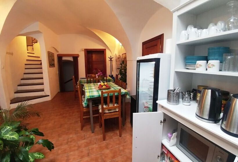 Mini Hotel Abraka & Apartments