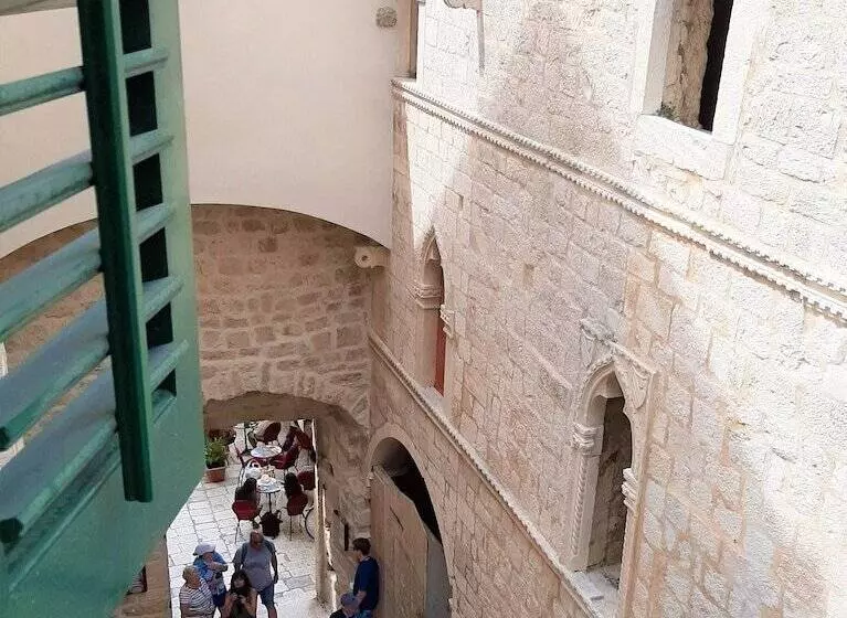 Rooms & Apartments Villa Town Gate