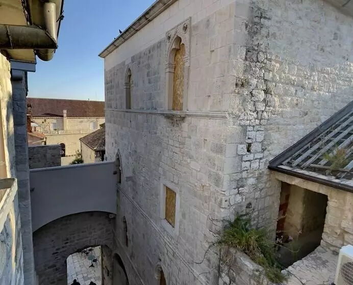 Rooms & Apartments Villa Town Gate