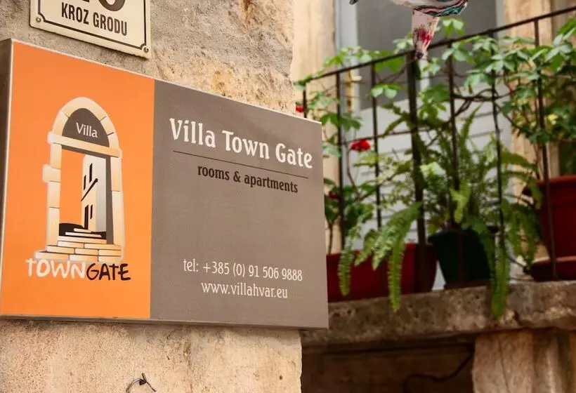 Rooms & Apartments Villa Town Gate