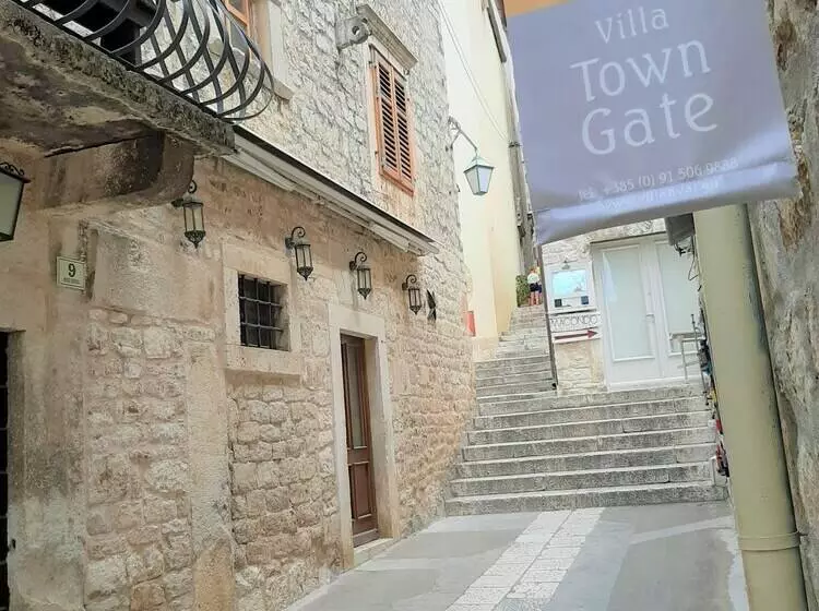 Rooms & Apartments Villa Town Gate