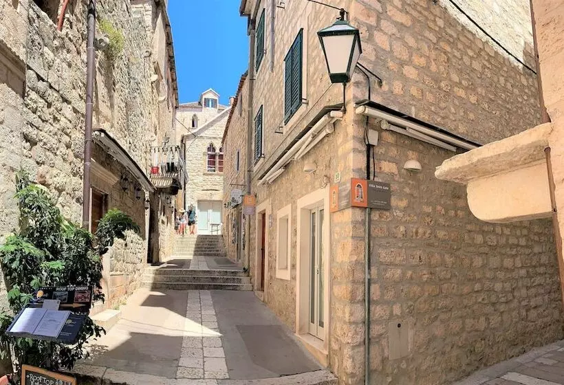 Rooms & Apartments Villa Town Gate