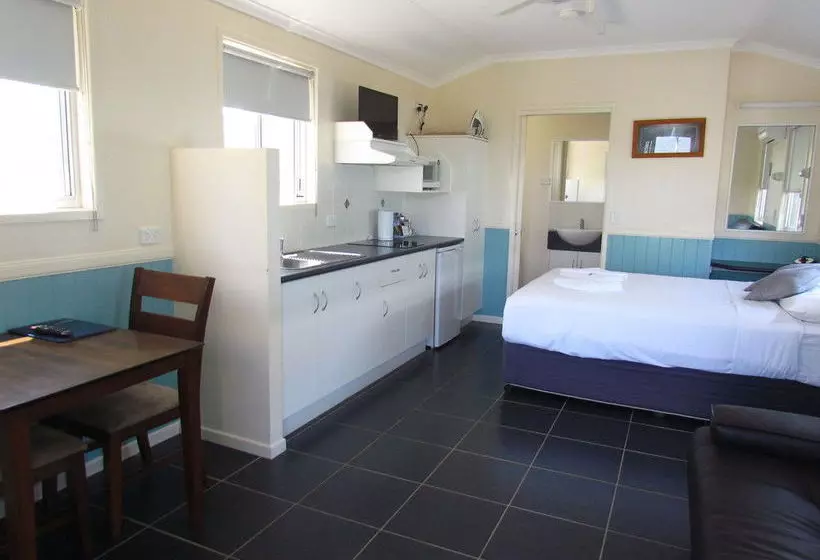 فندق Atherton Travellers Park