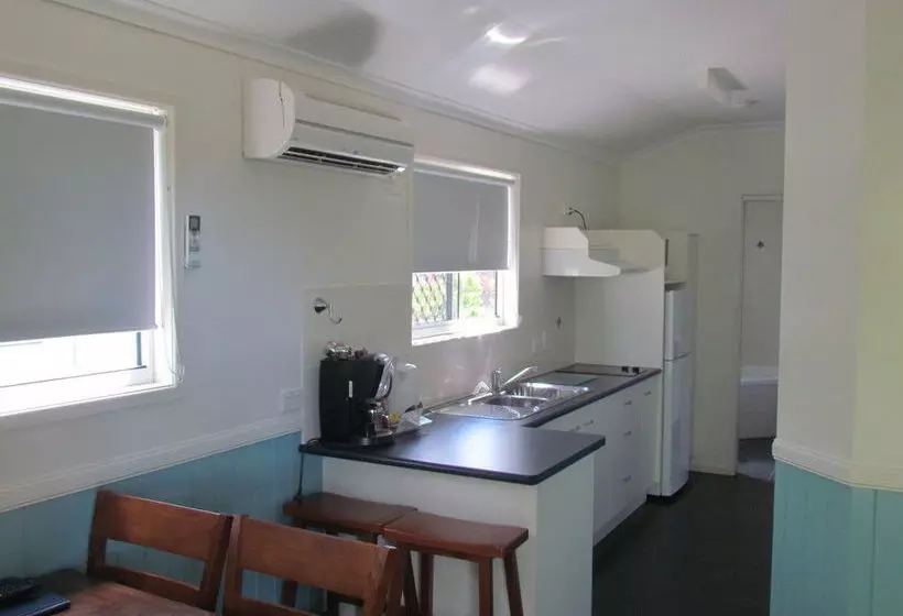 فندق Atherton Travellers Park