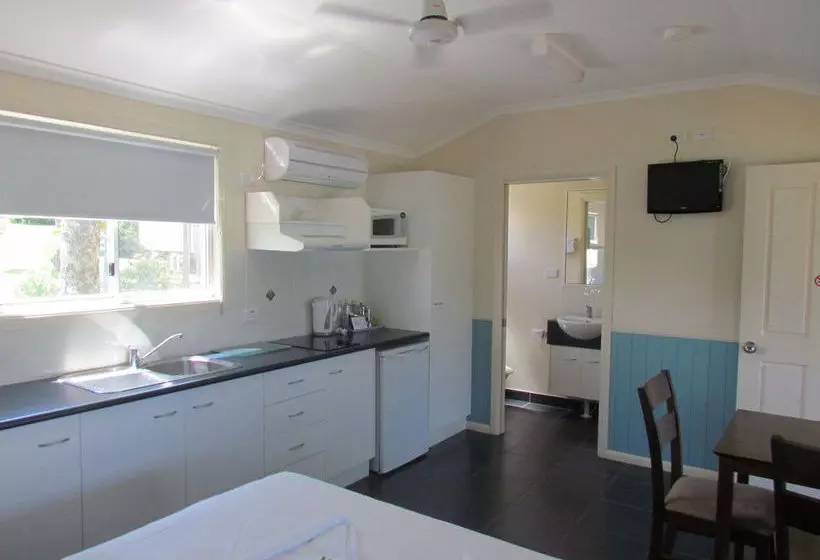 فندق Atherton Travellers Park