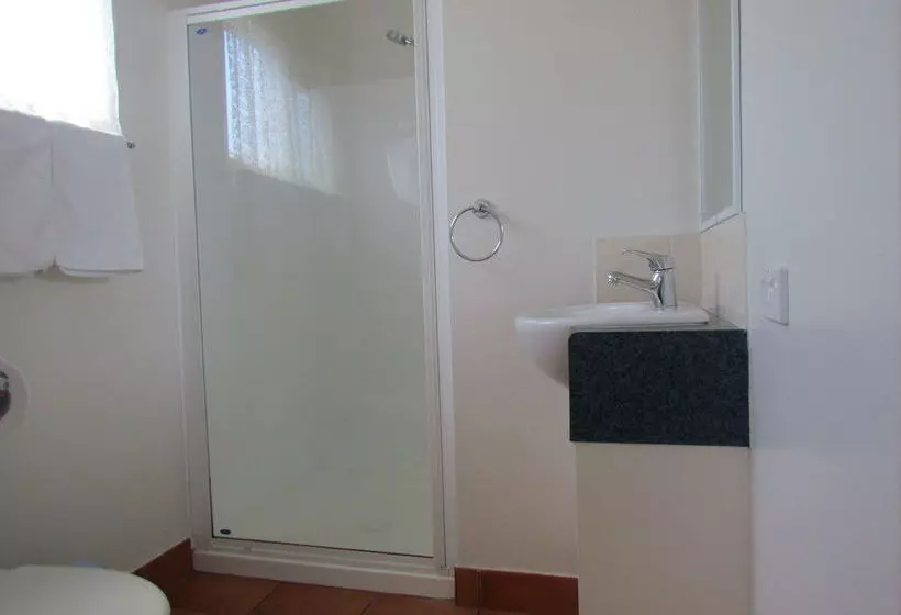 فندق Atherton Travellers Park