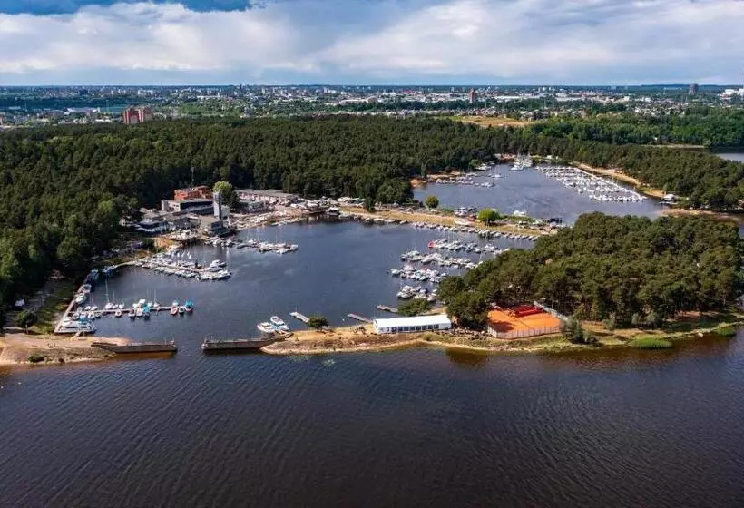 هتل Baltosios Bures