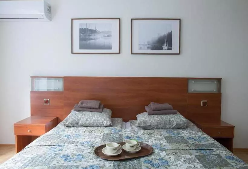 هتل Baltosios Bures