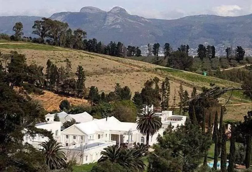 هتل Cascade Country Manor